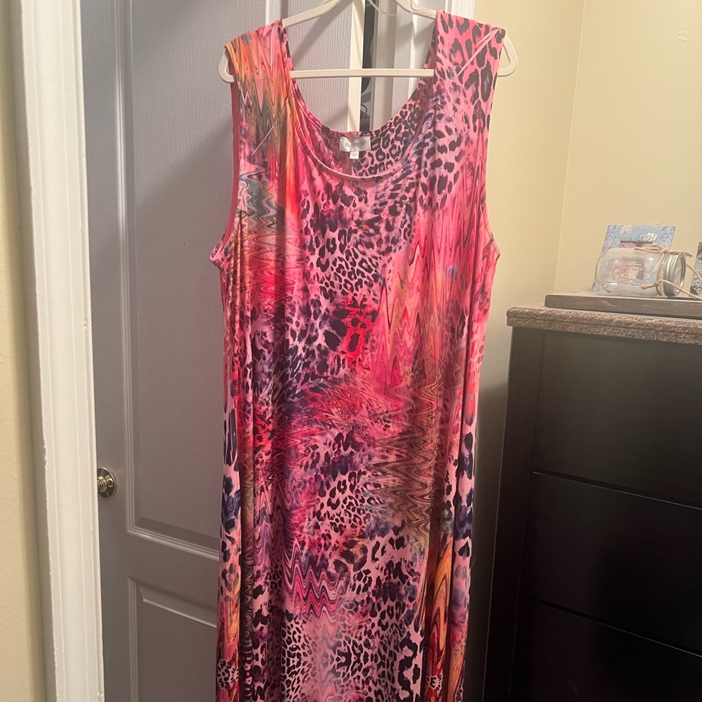 💘NWOT Avenue Maxi Dress💕